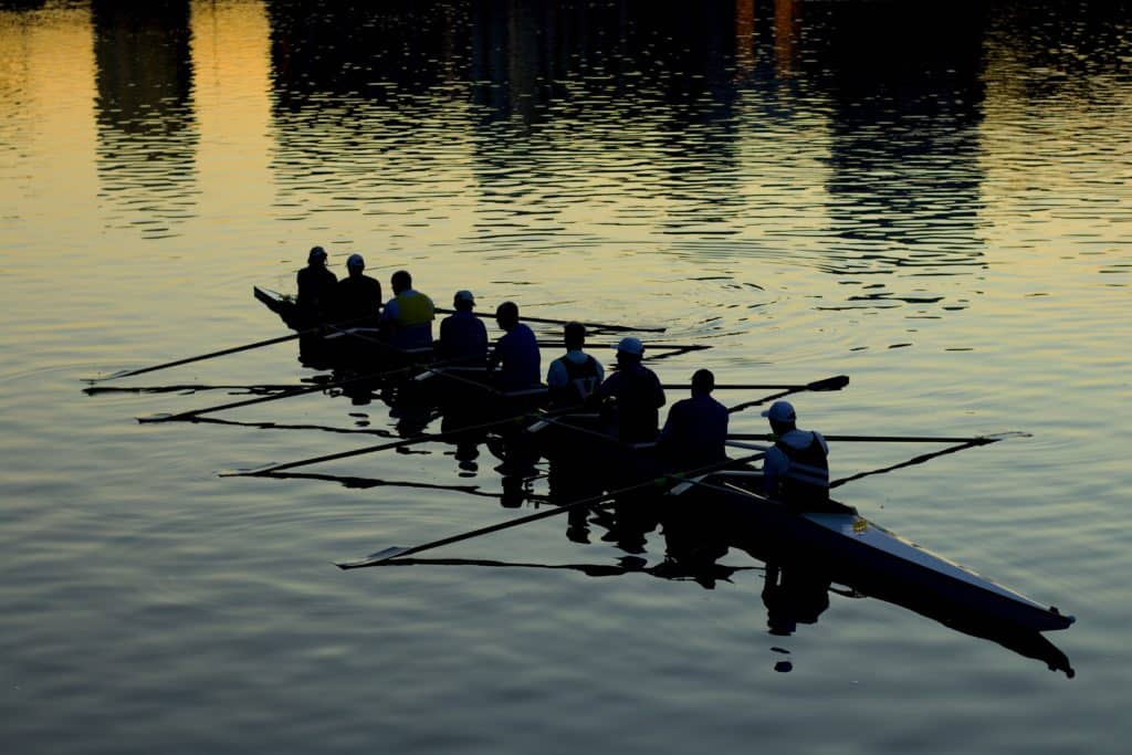 A group of people ina rowing boat.